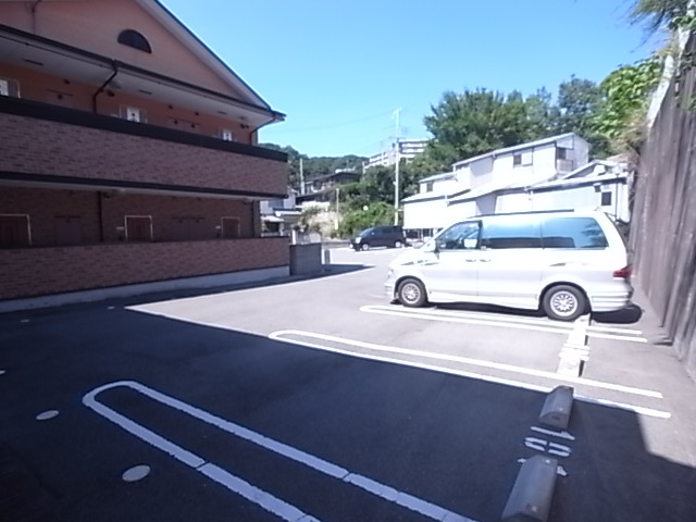 神戸市須磨区車字口道谷のアパートの駐車場