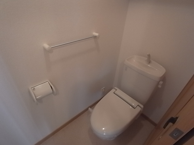 神戸市須磨区車字口道谷のアパートのトイレ|トイレ