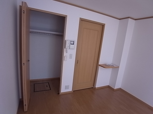 神戸市須磨区車字口道谷のアパートの収納|クローゼット