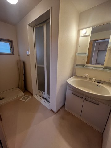 ヴィラ堂筋Cの洗面所|忙しい朝には欠かせない洗面所です