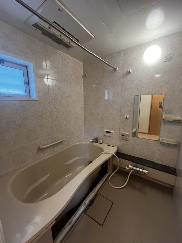 ヴィラ堂筋Cの浴室|きれいなお風呂です