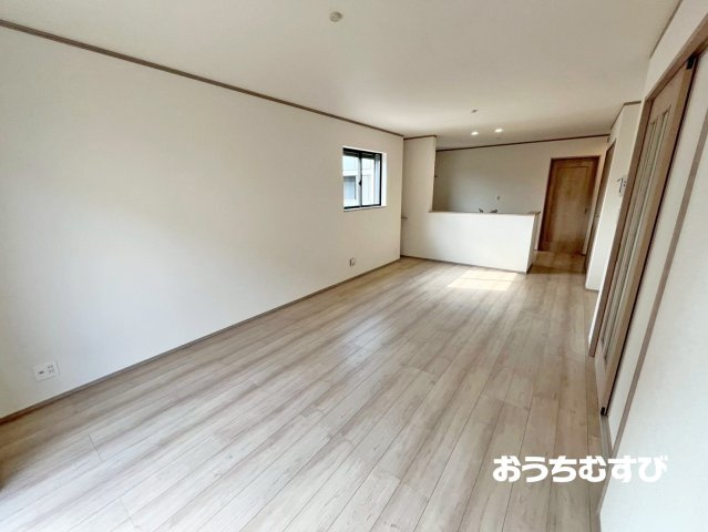 春日井市妙慶町2期(全3棟)の居間・リビング