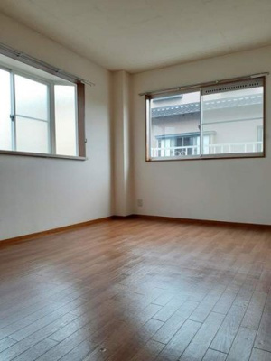 【居間・リビング】 | エレガンス杉山Ｂ | こちらのリビングで趣味の時間をお楽しみください