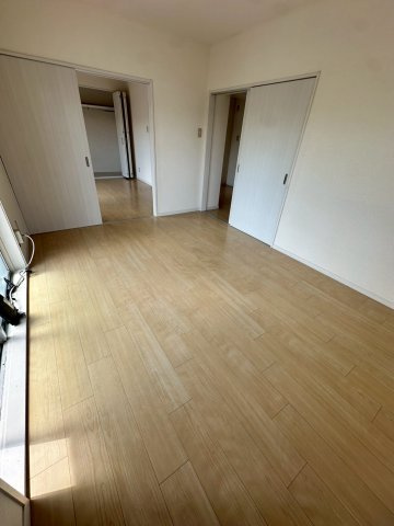 第三西宮マンションの洋室