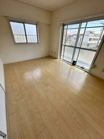 第三西宮マンションの洋室