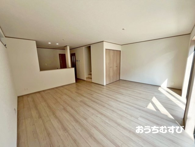 春日井市妙慶町2期(全3棟)の居間・リビング