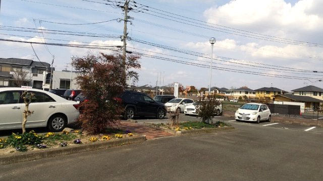 フロンティア・ウィンの駐車場