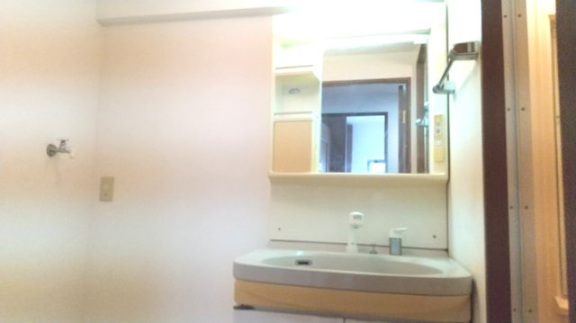 フロンティア・ウィンの独立洗面台