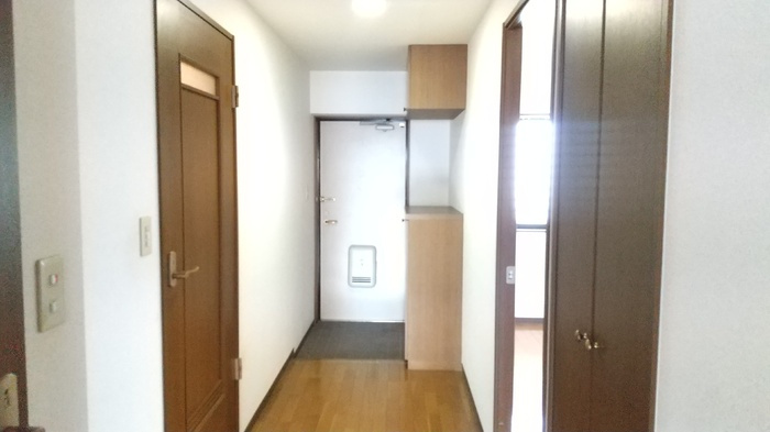 フロンティア・ウィンの玄関