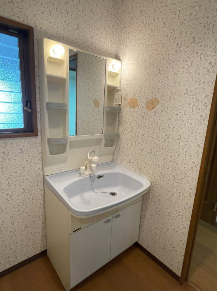 上京区主税町 中古戸建の独立洗面台