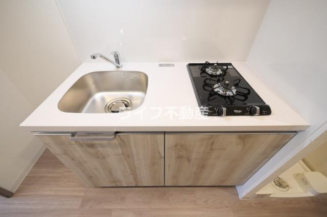 プレサンスOSAKA東成中本ハーヴィルのキッチン|コンパクトなキッチンで掃除もラクラク