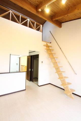 Ｌ’ｓ　ＣＯＵＲＴの居間・リビング