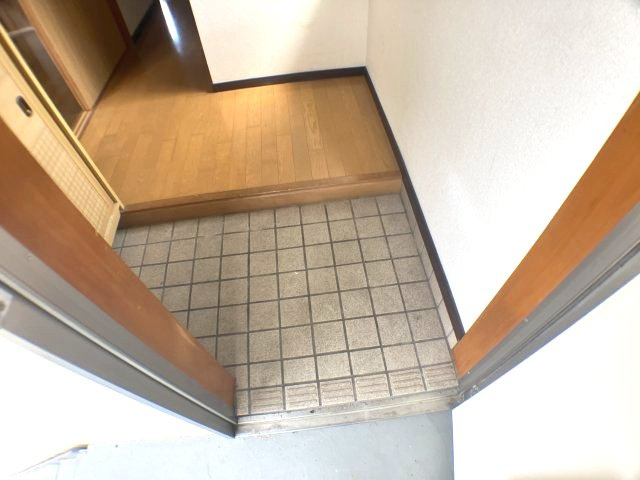 西沢ハイツの玄関