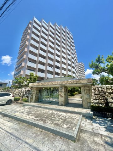 ダイヤモンドスクエア・ツインタワーズ浜松の外観|安心の高台立地。
12階建ての大型マンションです。