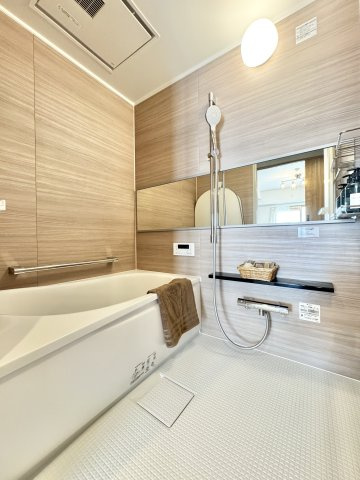 ダイヤモンドスクエア・ツインタワーズ浜松の浴室|一日の疲れをいやしてくれる浴室！お子様と一緒に入るのに十分な広さです！　