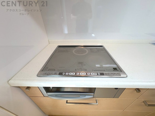 IHクッキングヒーターは高速で加熱し省エネで使いやすいく火を使わないため安全で、清掃も簡単です。調理制御がしやすく、食材を均等に加熱できます。