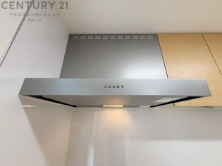 パワフルな吸引力で調理中の臭気等をしっかり処理してくれ、室内を快適に保ってくれます。