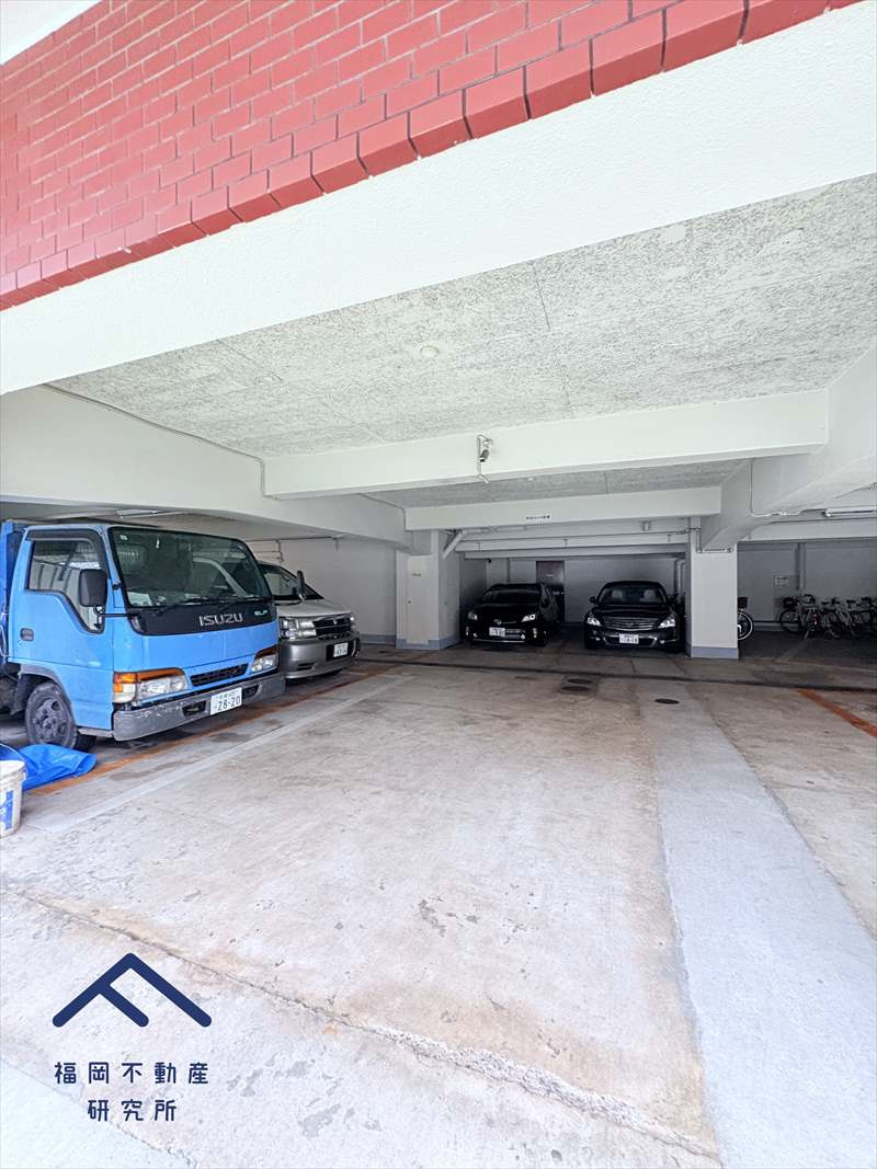 ライオンズマンション高砂の駐車場