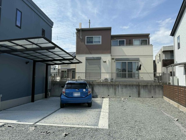 富士市森島の中古一戸建の駐車場