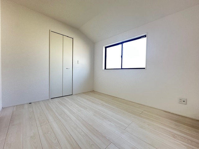 【新築戸建】　いわき市内郷高坂町2期の子供部屋|洋室は和室と比べて家具を置いたり敷物を敷いたりと、カスタマイズ性が高いので、自分の好みの部屋にしやすいです。