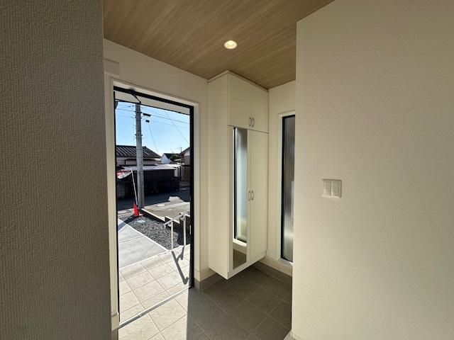 【新築戸建】　いわき市内郷高坂町2期の玄関|玄関はお家の顔です！シューズインクローゼットが完備されているので、玄関をスッキリ見せることが出来ます。