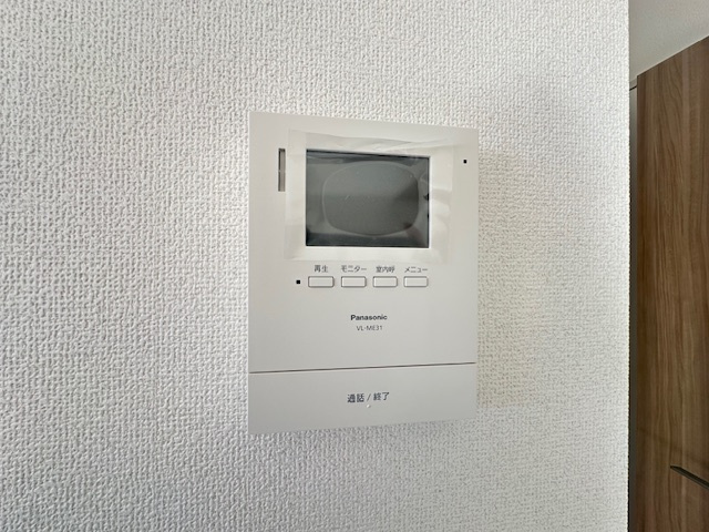 【新築戸建】　いわき市内郷高坂町2期の防犯設備|玄関のドアを開けることなく来客の顔や声を確認できるため、トラブルの防止につながります