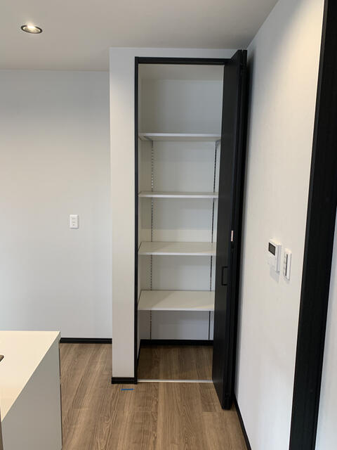 堺市西区上野芝向ヶ丘町５丁の新築一戸建の収納