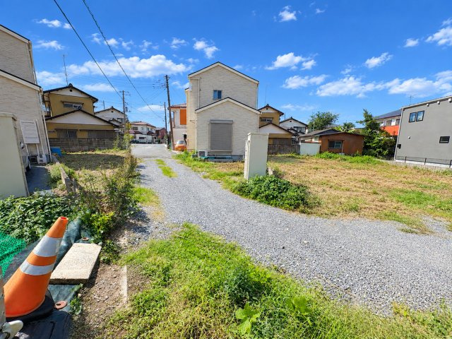 東松山市幸町 土地104坪の前面道路含む現地写真