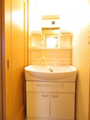 【洗面所】 | プリムロ－ズⅡ　Ａ | コンパクトで使いやすい洗面所