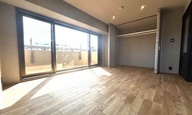 クリオ洋光台壱番館の子供部屋|たっぷりの陽射しを確保する2面採光です♪角部屋ならではの開放感です♪