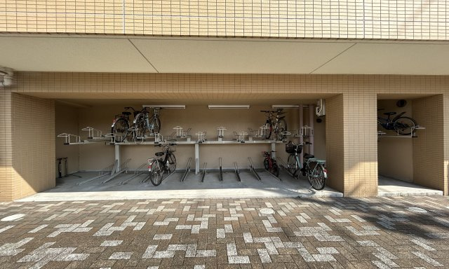 クリオ洋光台壱番館の駐輪場|整理されたスタンド付きの使いやすい駐輪場♪