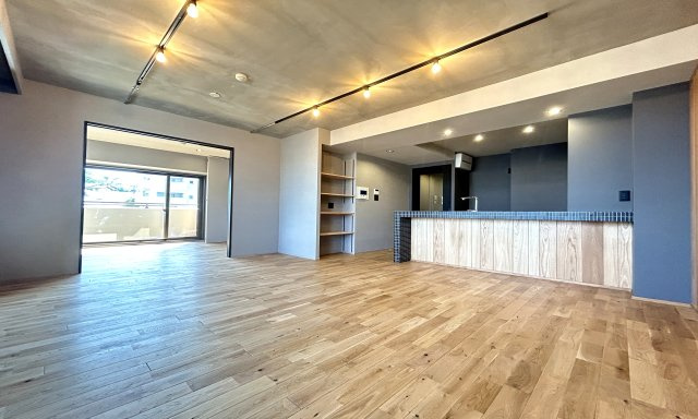 クリオ洋光台壱番館の居間・リビング|16帖のLDKと隣接した6帖の洋室。
洋室は、リビングから目が届く場所なので、お子様の遊び部屋・お昼寝スペースとして使うのもオススメです♪