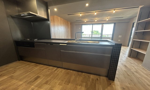 クリオ洋光台壱番館のキッチン|ご夫婦や親子での料理をする時間が楽しくなる使い勝手の良い、広いワークトップ♪