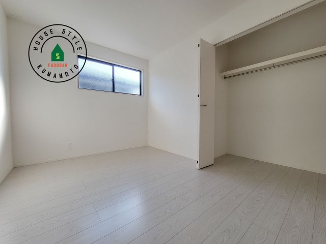 菊池郡菊陽町大字久保田第5-2棟（11号棟）　の洋室|柔らかい陽光が差し込む明るいお部屋を演出する設計。彩光の取れる窓が気持ちの良いお部屋を創り上げます。