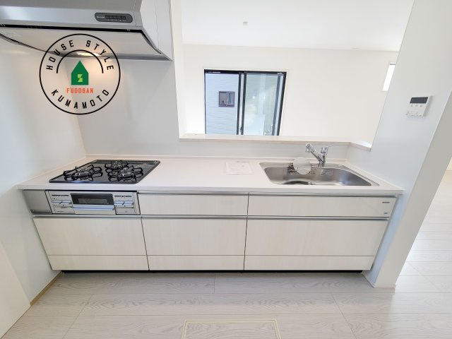 菊池郡菊陽町大字久保田第5-2棟（11号棟）　のキッチン|ご家族を近くに感じられる対面キッチンのLDK。会話もはずみそうですね。