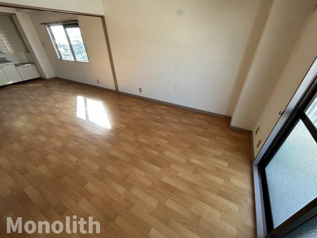 小松里マンションの居間・リビング