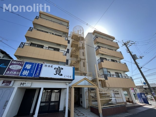 小松里マンションの外観