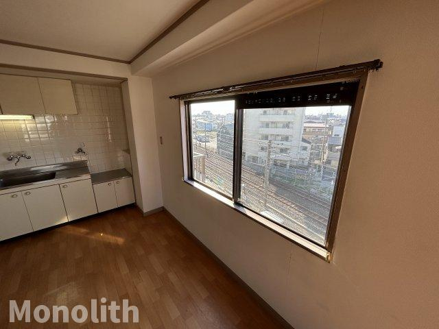 小松里マンションの居間・リビング