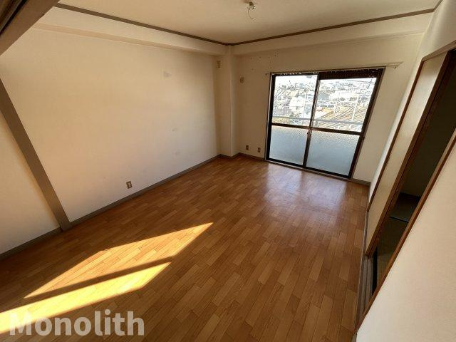 小松里マンションの居間・リビング