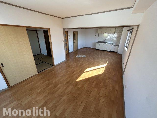 小松里マンションの居間・リビング