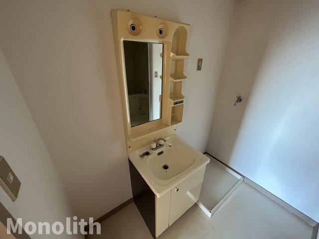 小松里マンションの洗面所