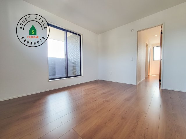 菊池郡菊陽町大字久保田第5-2棟（12号棟）　の寝室|主寝室には収納力に優れたクローゼットがありますので、お部屋もすっきり片付きます。