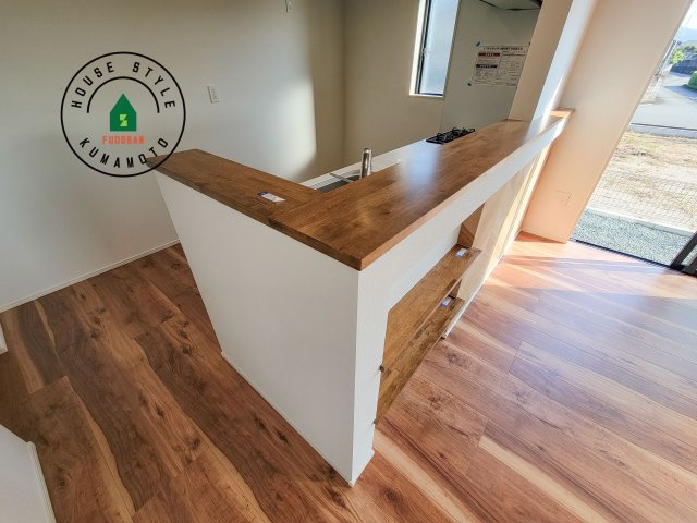 菊池郡菊陽町大字久保田第5-2棟（12号棟）　のダイニング|キッチンから立ち込める香りが今日の料理を期待させます。