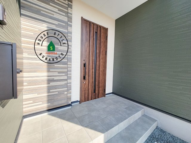 菊池郡菊陽町大字久保田第5-2棟（12号棟）　の玄関|おでかけの時も帰った時も、「我が家」を最初に感じでもらえる素敵な空間に。