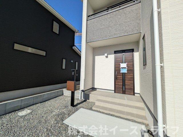 【新築戸建】　いわき市泉町下川3期5棟の玄関|4号棟写真　玄関ポーチ付きのきれいな玄関です