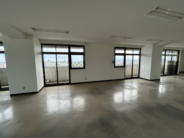 大沢建設　第7ビルの内装