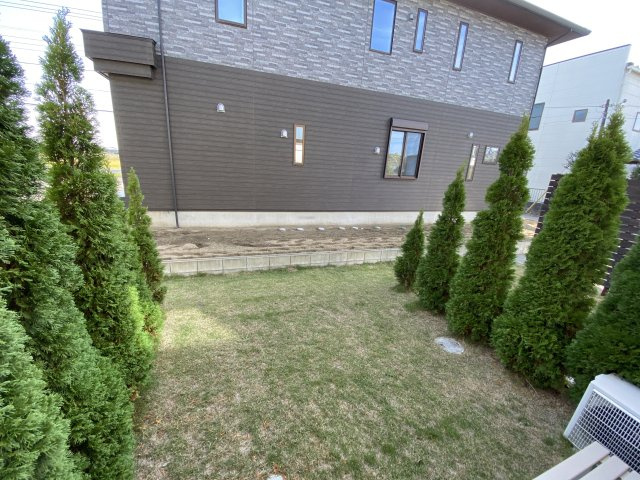 サニーフラットの庭