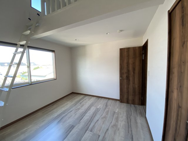 サニーフラットの洋室