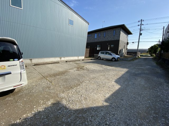 サニーフラットの駐車場