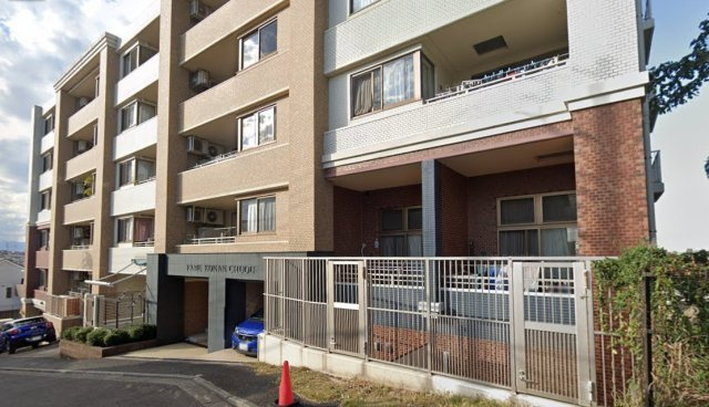 フェイムビューテラス港南中央の外観|ここにはみんなが集い、食事と楽しい会話が始まる。話に夢中になりすぎて、ついつい時を忘れてしまう。そんな束の間の幸せを感じさせてくれる場所。